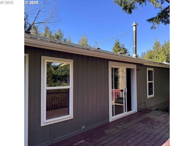 925 Sw DOLORES Dr, Waldport, OR 97394
