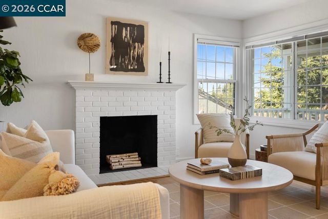 162 Riverview Dr, Pittsburg, CA 94565