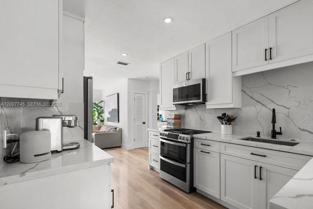 11790 NE 8th Ave, Biscayne Park, FL 33161