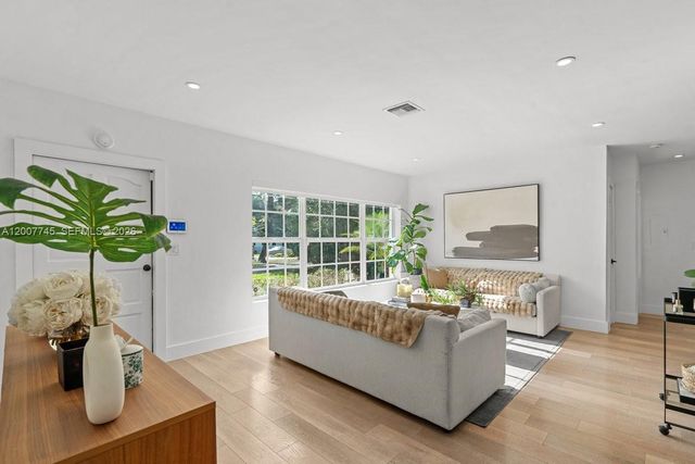 11790 NE 8th Ave, Biscayne Park, FL 33161