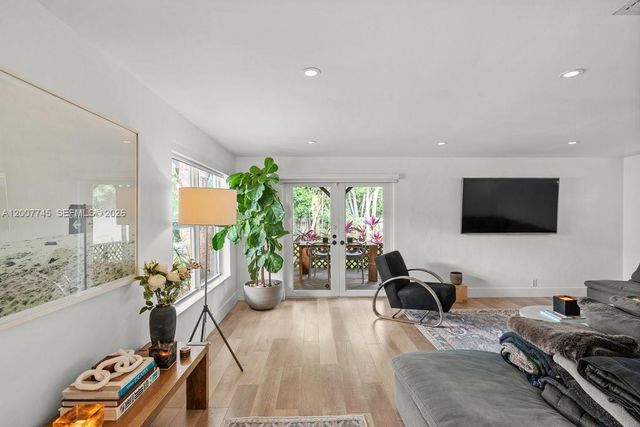 11790 NE 8th Ave, Biscayne Park, FL 33161