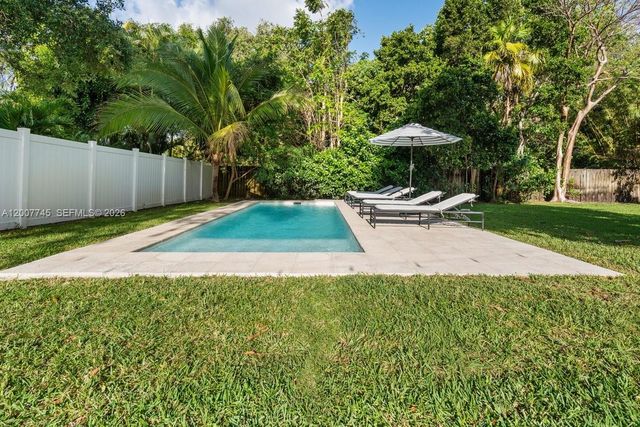 11790 NE 8th Ave, Biscayne Park, FL 33161