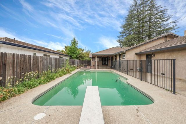 306 Shady Acres Dr, Lodi, CA 95242