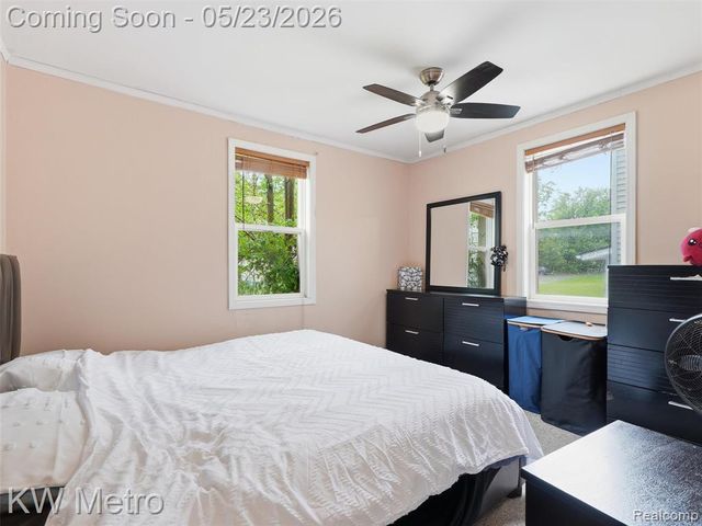 612 S Winding Drive, Waterford, MI 48328