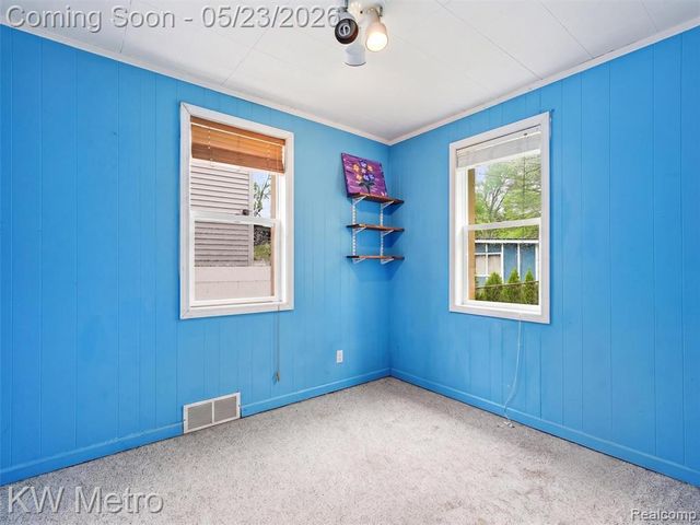 612 S Winding Drive, Waterford, MI 48328