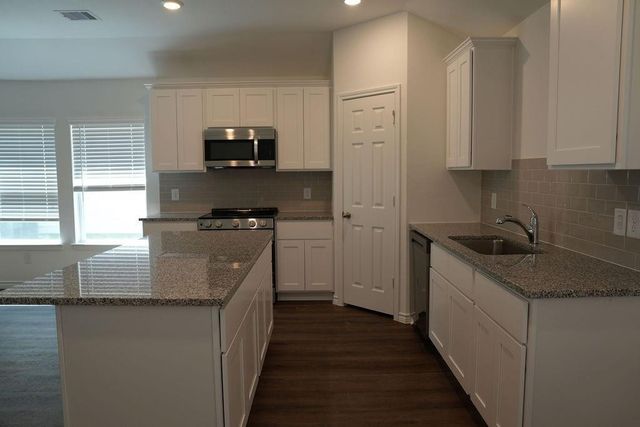 807 Stoney Point Lane, Dayton, TX 77535