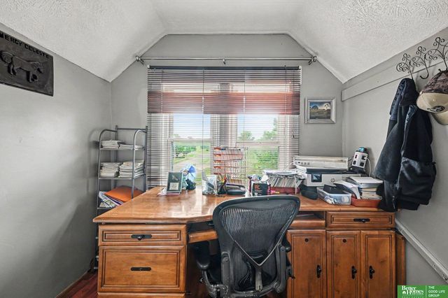 2850 Meredith Avenue, Omaha, NE 68111