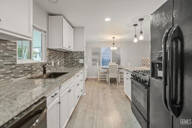 900 James Road 17, Bakersfield, CA 93308