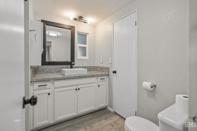 900 James Road 17, Bakersfield, CA 93308