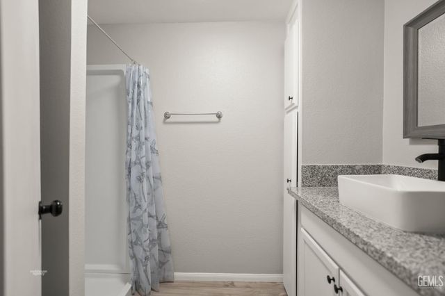 900 James Road 17, Bakersfield, CA 93308