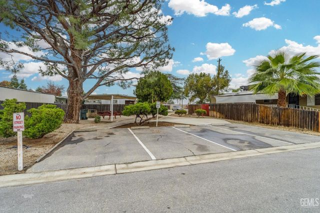 900 James Road 17, Bakersfield, CA 93308