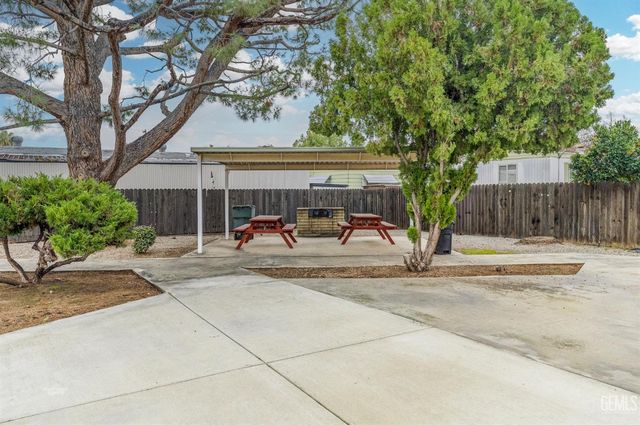 900 James Road 17, Bakersfield, CA 93308