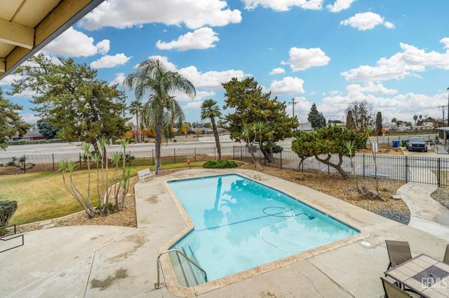 900 James Road 17, Bakersfield, CA 93308