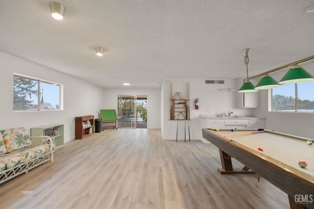 900 James Road 17, Bakersfield, CA 93308