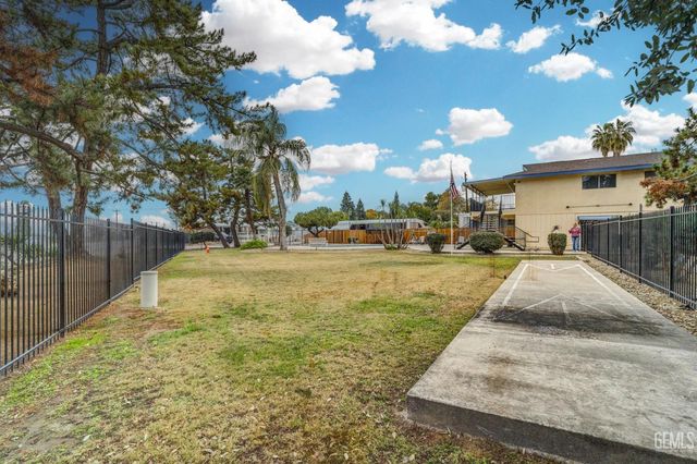 900 James Road 17, Bakersfield, CA 93308