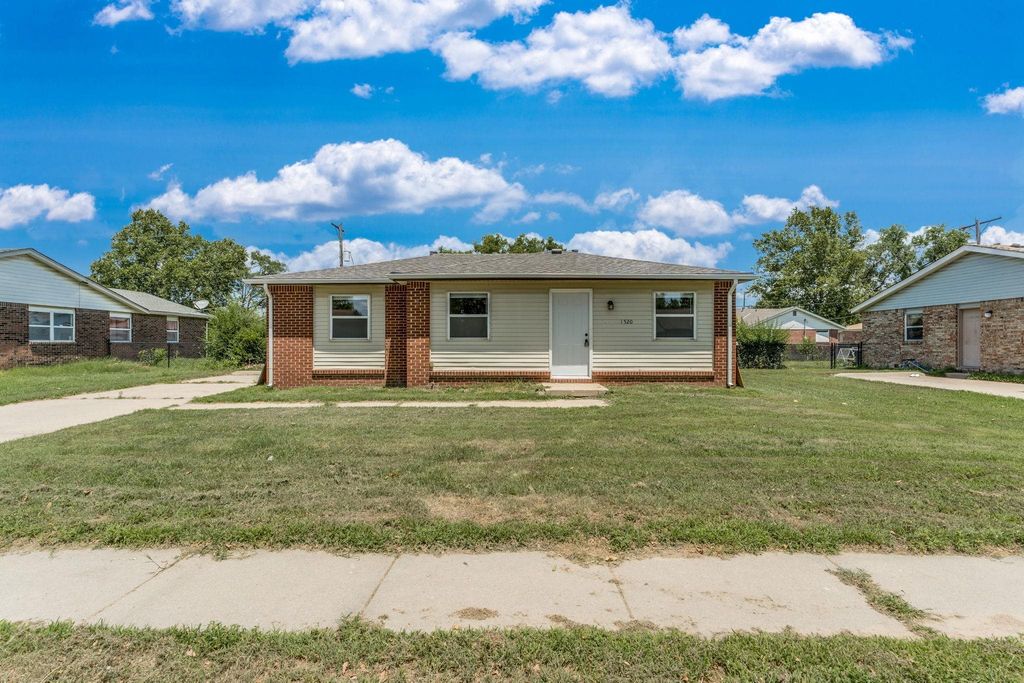 1520 E Catalina, Wichita, KS 67216