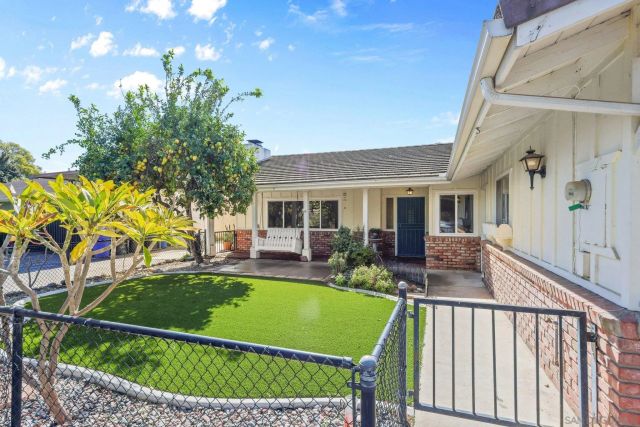 741 Rossiter Lane, Fallbrook, CA 92028