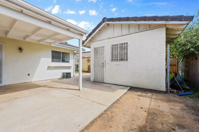 741 Rossiter Lane, Fallbrook, CA 92028