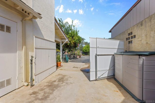 741 Rossiter Lane, Fallbrook, CA 92028