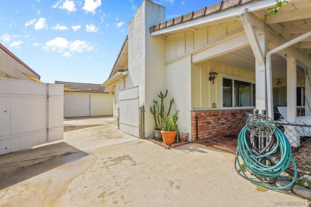 741 Rossiter Lane, Fallbrook, CA 92028