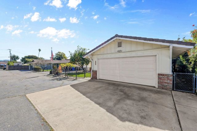 741 Rossiter Lane, Fallbrook, CA 92028