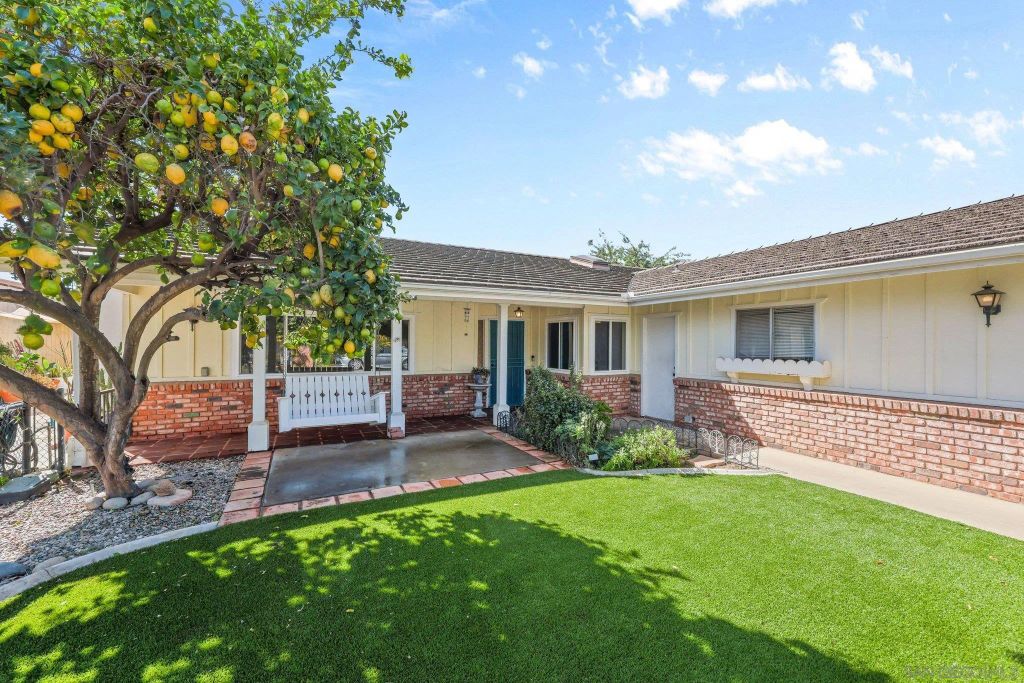 741 Rossiter Lane, Fallbrook, CA 92028