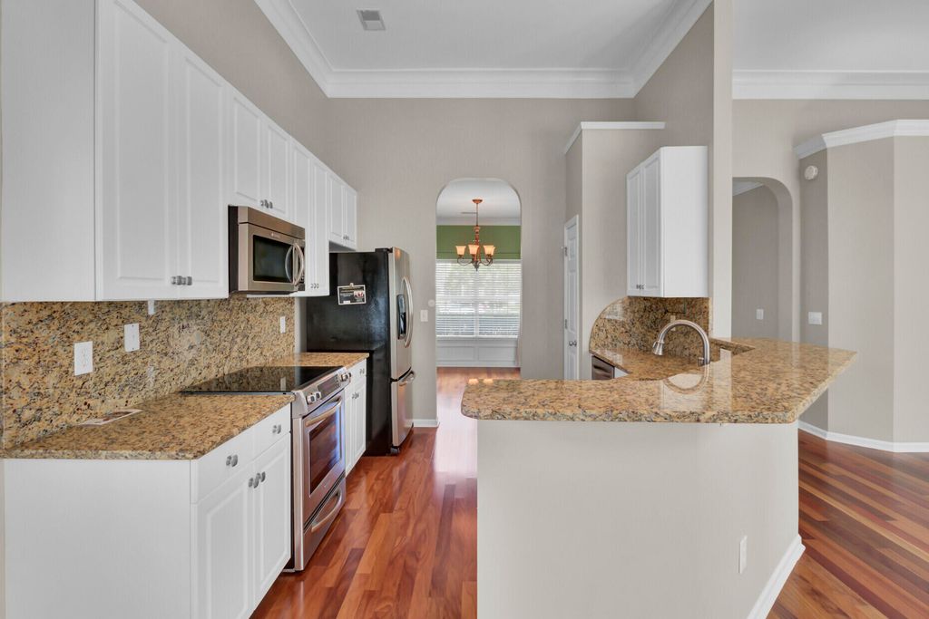 Image 12 of property listing at 104 Pristine Court, Summerville, SC 29485