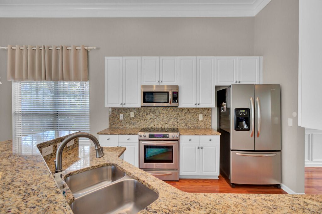 Image 13 of property listing at 104 Pristine Court, Summerville, SC 29485