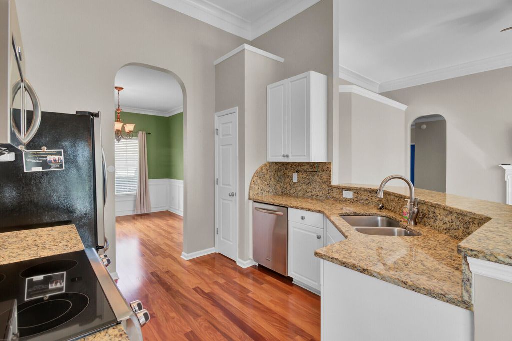 Image 15 of property listing at 104 Pristine Court, Summerville, SC 29485