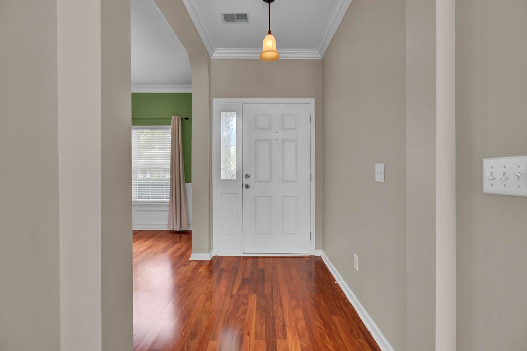 Image 4 of property listing at 104 Pristine Court, Summerville, SC 29485