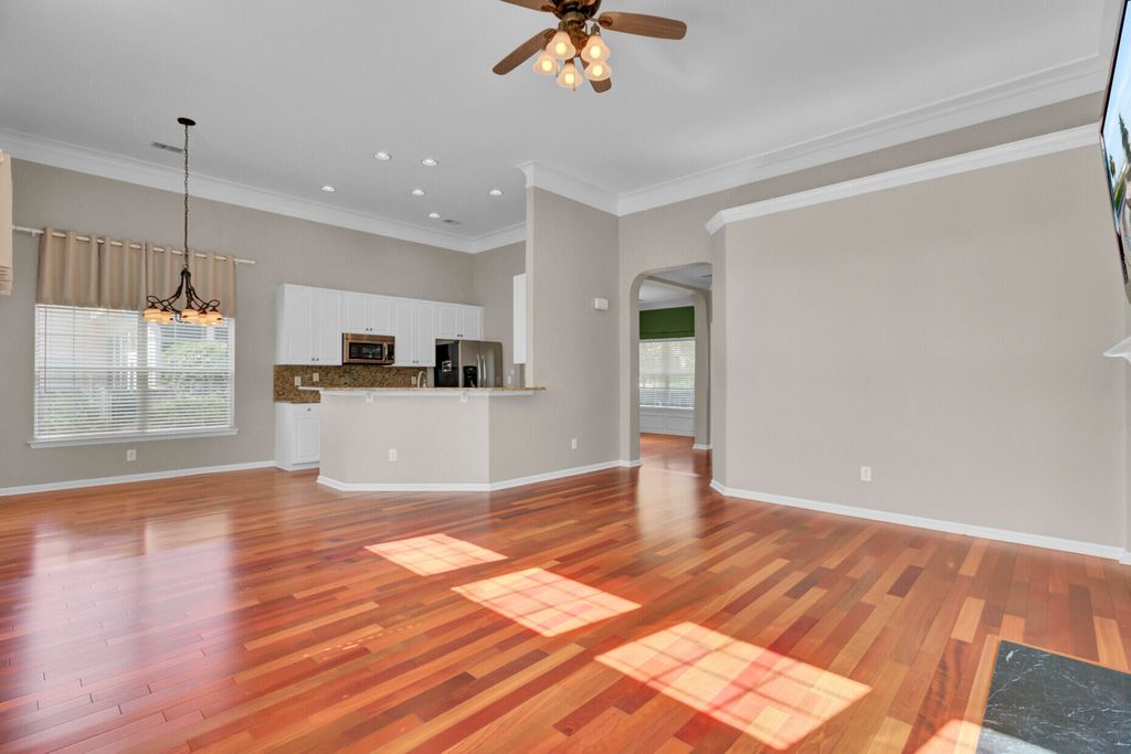 Image 9 of property listing at 104 Pristine Court, Summerville, SC 29485