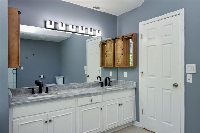 5526 Westbriar CT, Roanoke, VA 24018