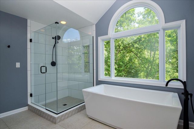 5526 Westbriar CT, Roanoke, VA 24018