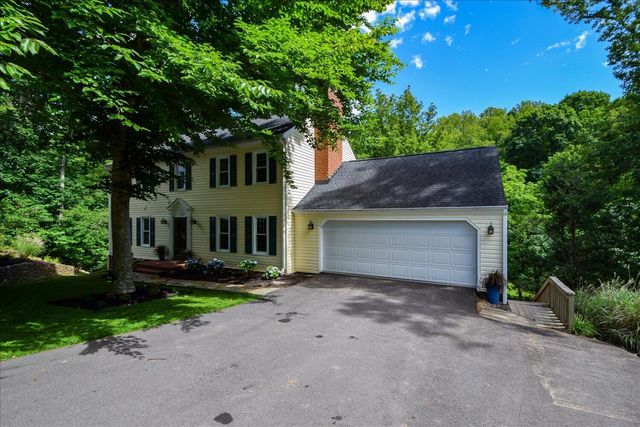 5526 Westbriar CT, Roanoke, VA 24018