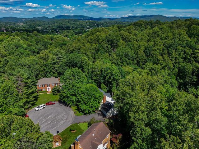 5526 Westbriar CT, Roanoke, VA 24018
