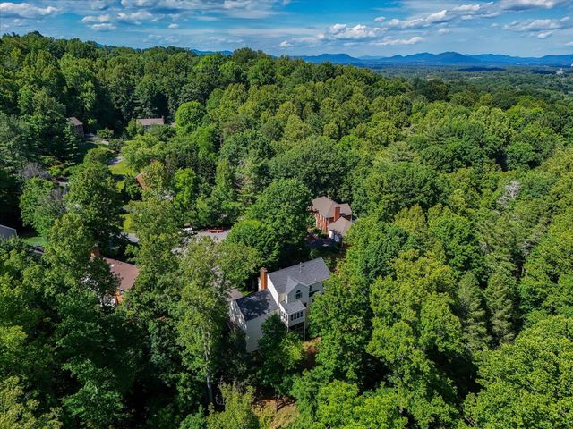 5526 Westbriar CT, Roanoke, VA 24018