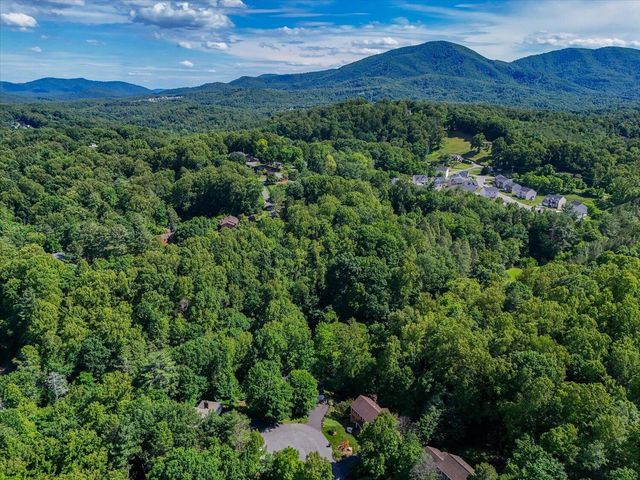 5526 Westbriar CT, Roanoke, VA 24018