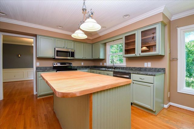 5526 Westbriar CT, Roanoke, VA 24018