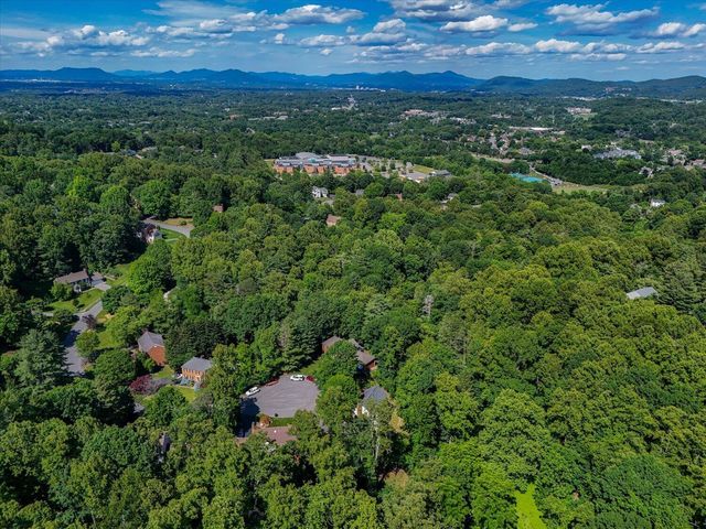 5526 Westbriar CT, Roanoke, VA 24018