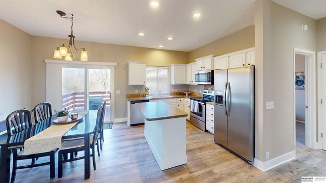 14456 Camden Circle, Omaha, NE 68116