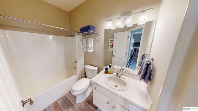 14456 Camden Circle, Omaha, NE 68116