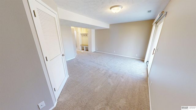 14456 Camden Circle, Omaha, NE 68116