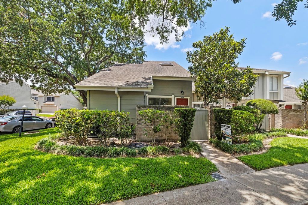 13002 Greenway Chase Court, Houston, TX 77072