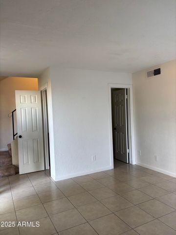 6033 W GOLDEN Lane, Glendale, AZ 85302