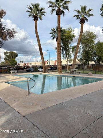 6033 W GOLDEN Lane, Glendale, AZ 85302