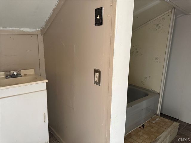 94 East Schuyler Street, Oswego, NY 13126