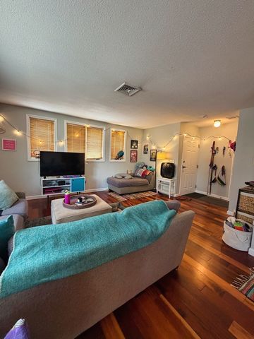 624 Boston Ave 9B, Medford, MA 02155