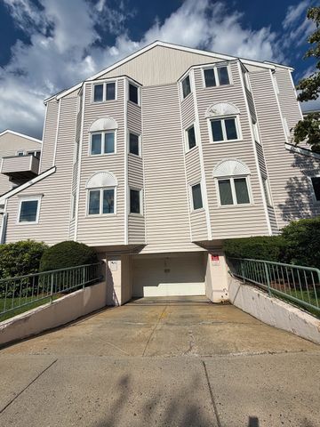 624 Boston Ave 9B, Medford, MA 02155