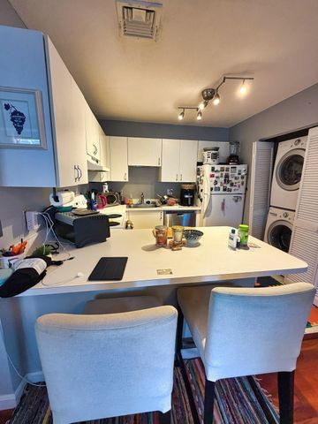 624 Boston Ave 9B, Medford, MA 02155