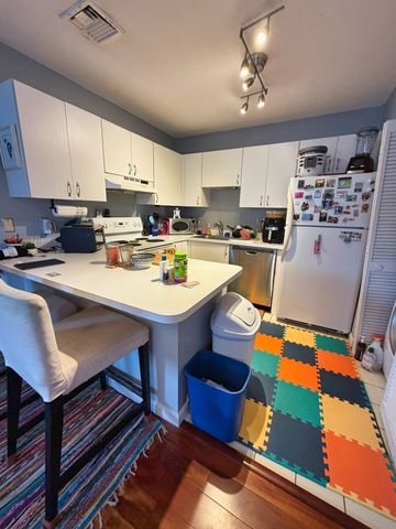 624 Boston Ave 9B, Medford, MA 02155